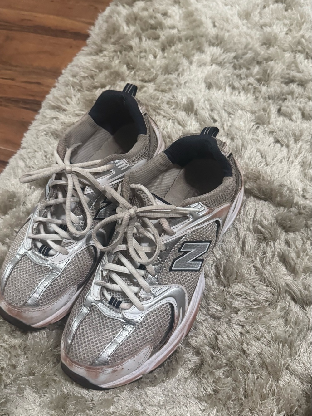 New Balance Men's Beige and Silver Athletic Sneakers